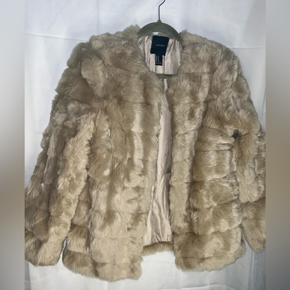 Fur Jacket! - Picture 5 of 9